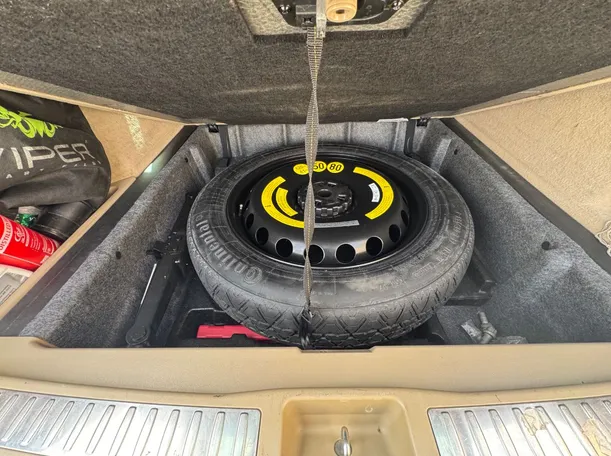 Car image 25