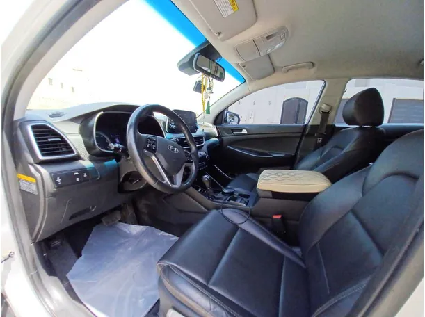 Car image 10