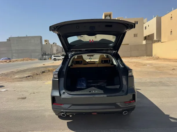 Car image 19