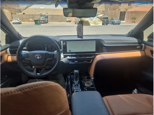 Car image 12
