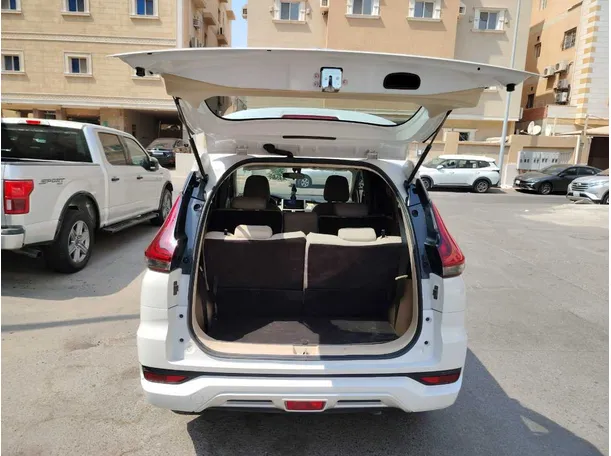 Car image 28