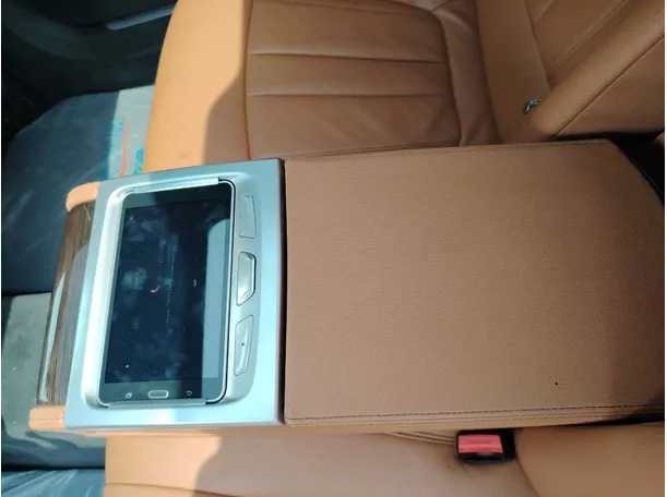 Car image 35