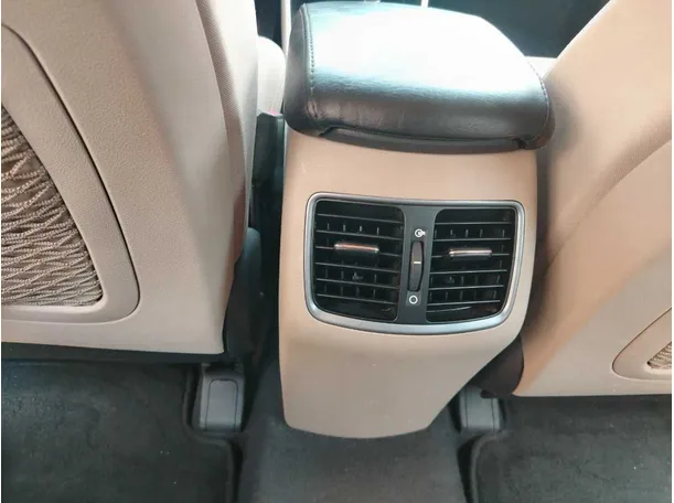 Car image 32