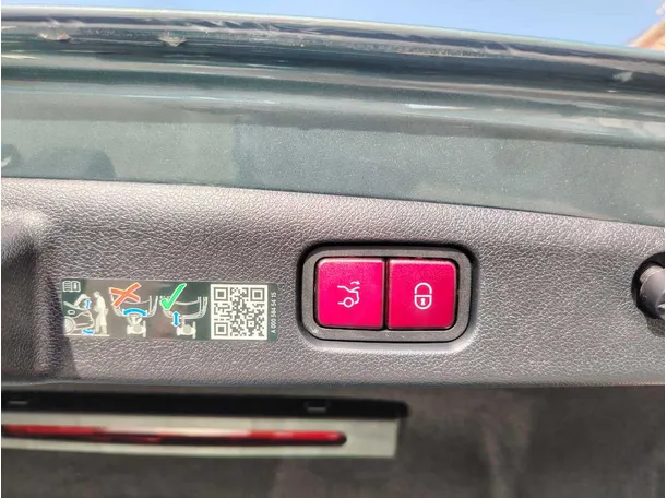 Car image 33