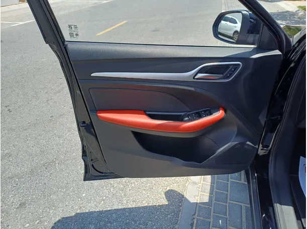 Car image 10