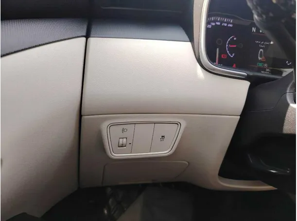 Car image 32