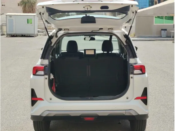 Car image 23