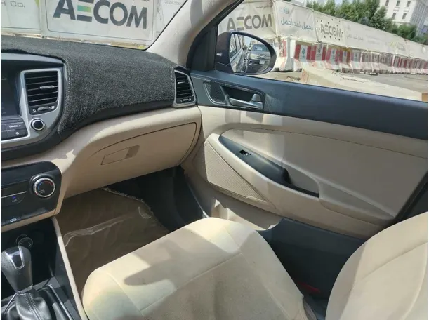 Car image 26