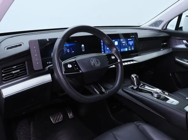 Car image 4