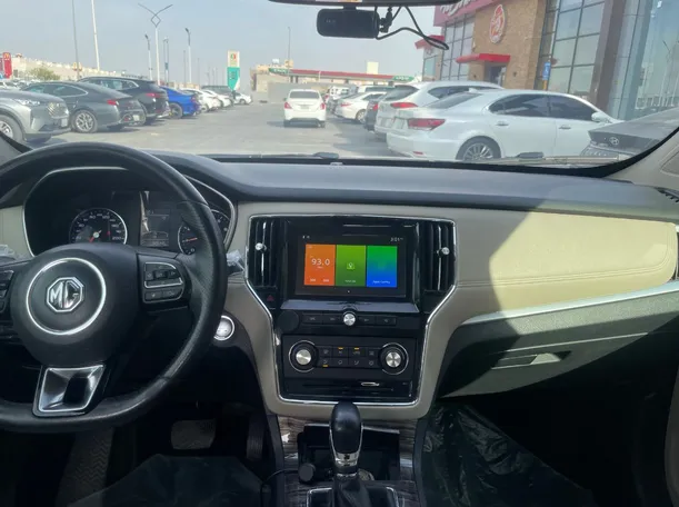 Car image 19