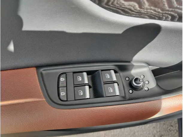 Car image 39