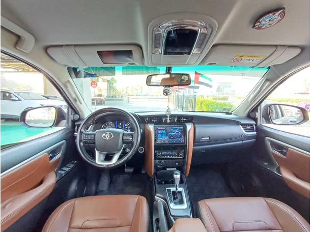 Car image 19