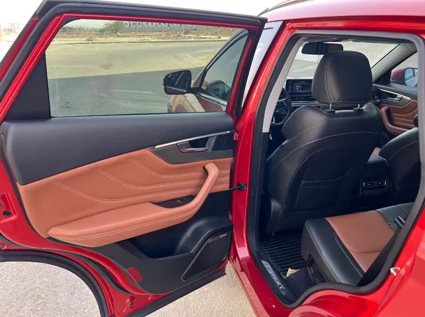 Car image 13