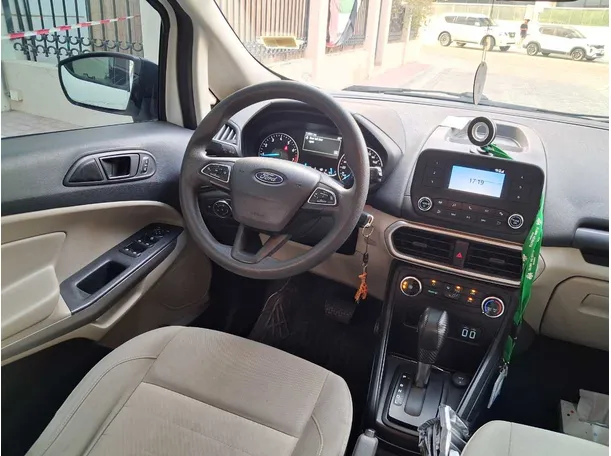 Car image 18