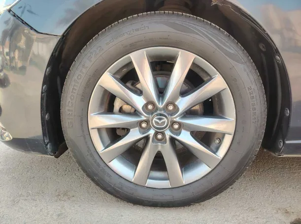 Car image 10