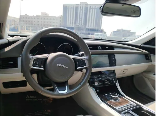 Car image 24