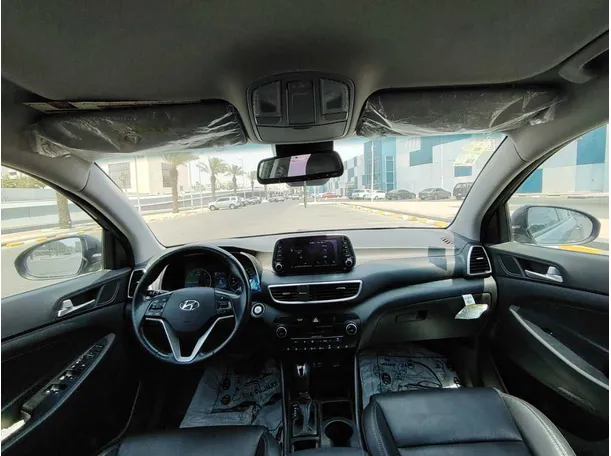 Car image 17
