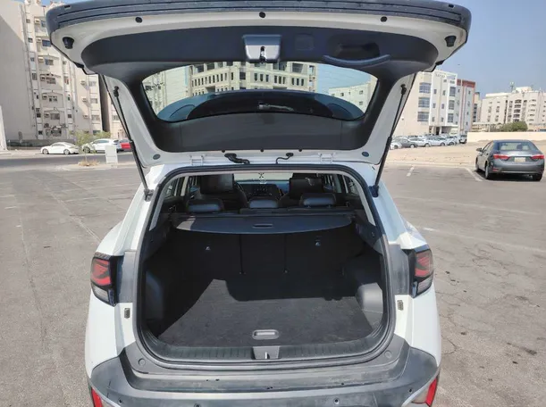 Car image 25
