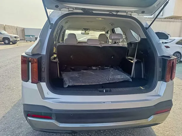 Car image 25