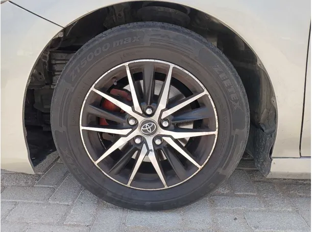 Car image 9