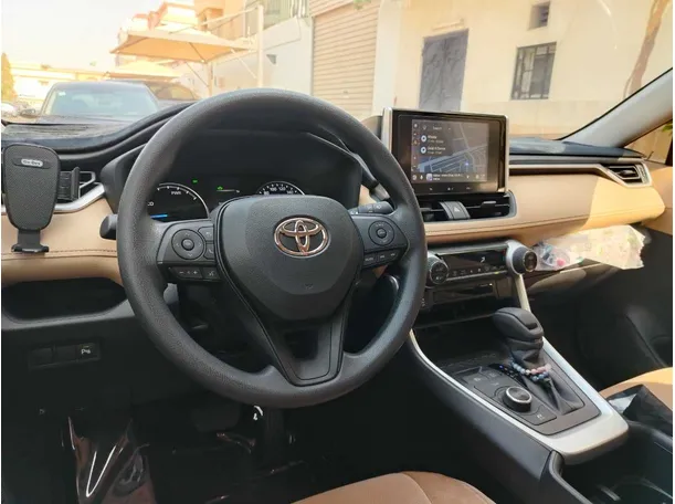 Car image 25