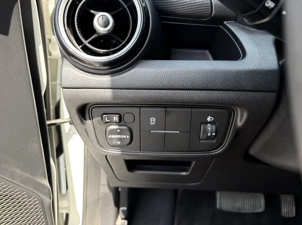 Car image 26