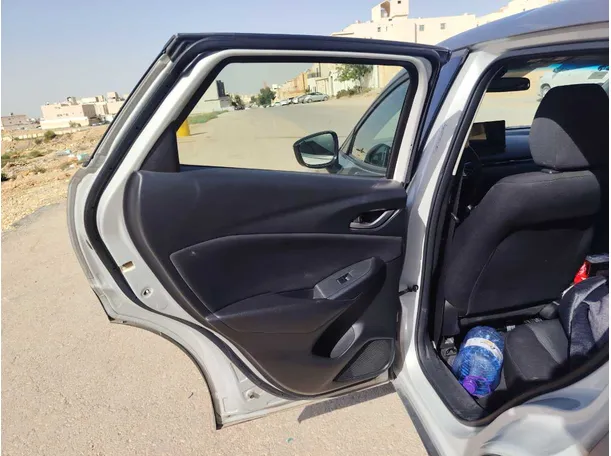 Car image 14