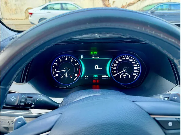 Car image 6