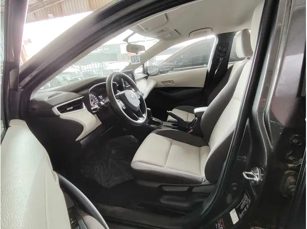 Car image 12