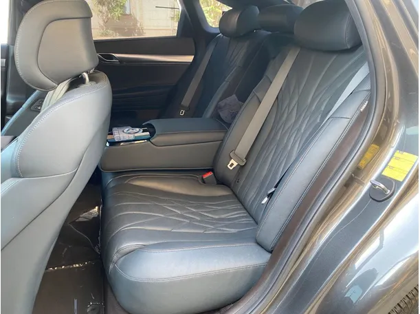Car image 13