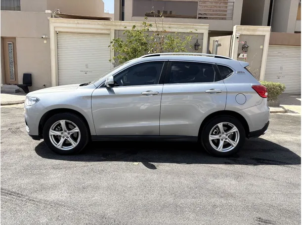 Car image 8