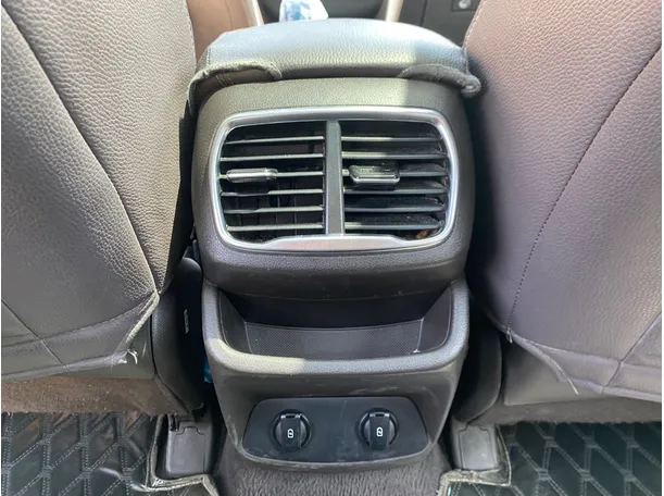 Car image 26