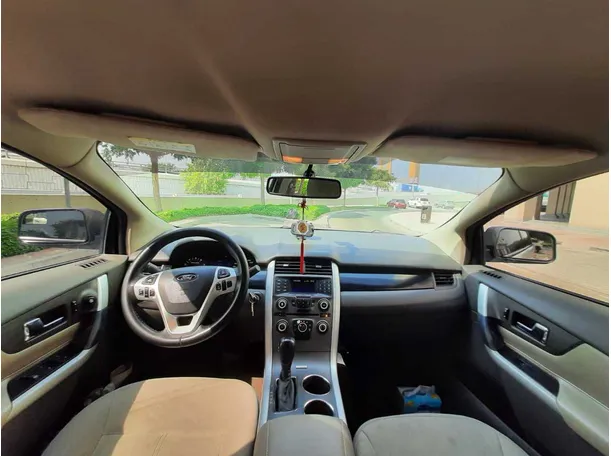 Car image 14