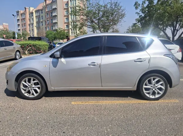 Car image 4