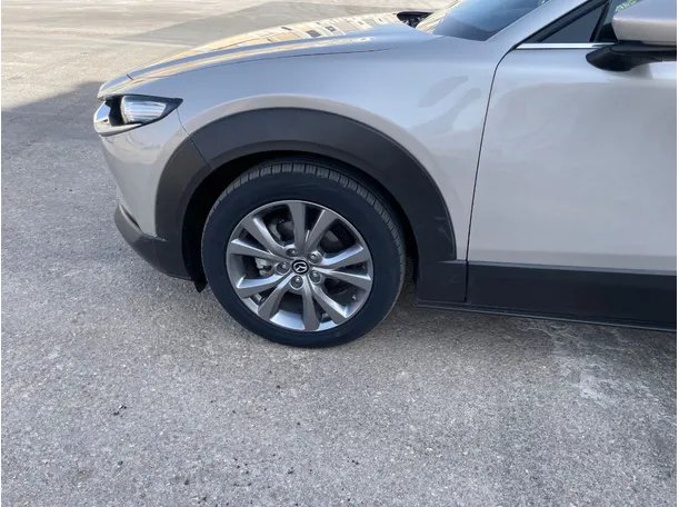 Car image 9