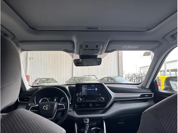 Car image 16