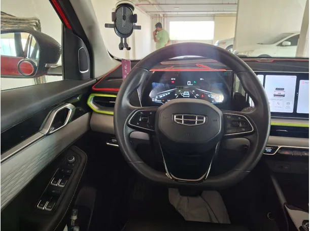 Car image 16