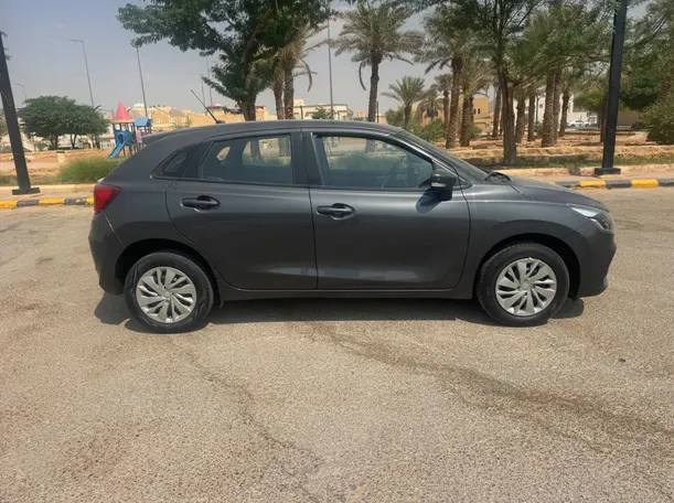 Car image 4