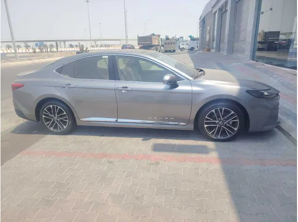 Car image 4