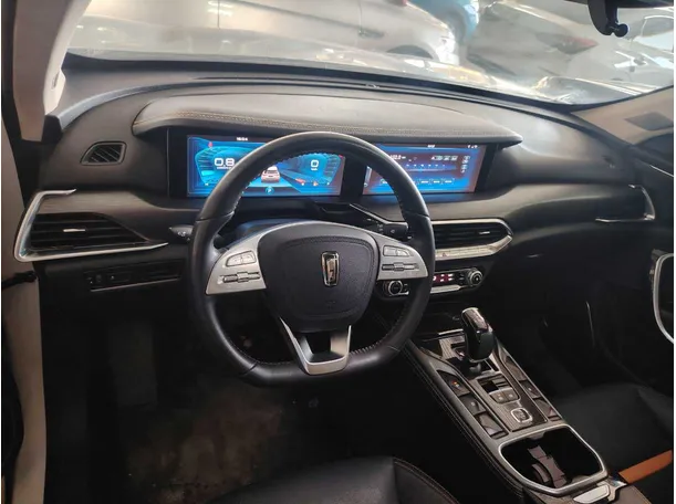 Car image 16