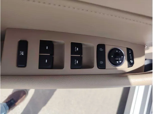 Car image 29