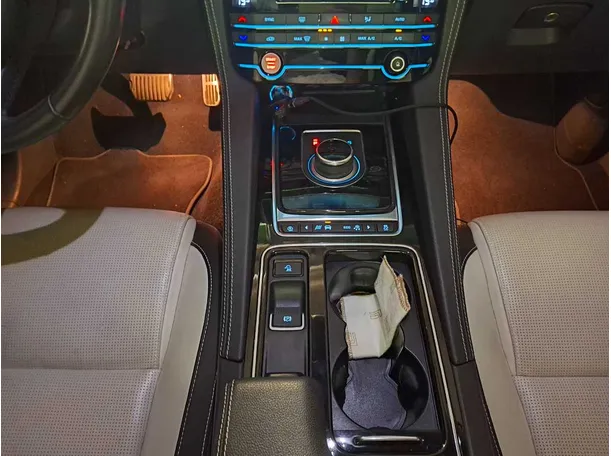 Car image 15