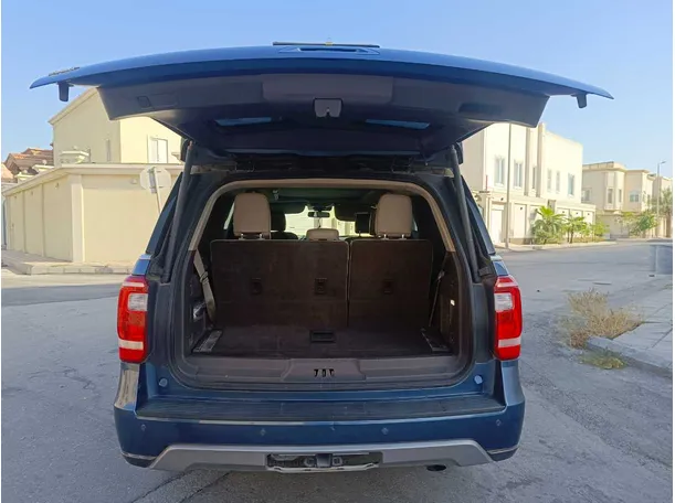 Car image 27