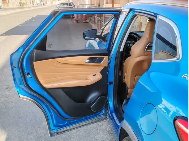 Car image 13