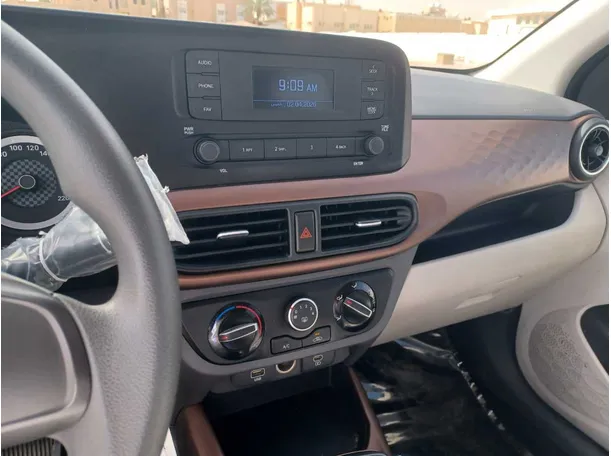 Car image 17
