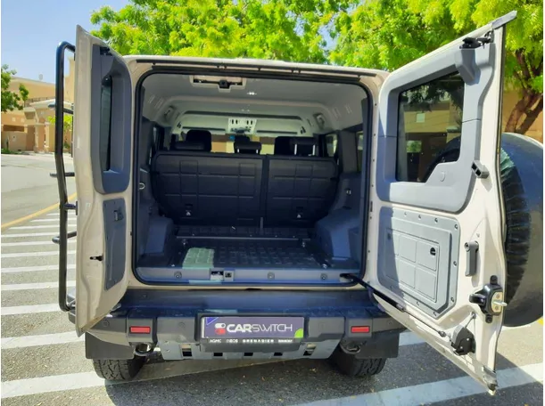 Car image 19