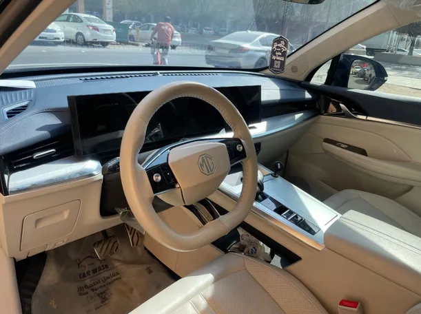 Car image 11