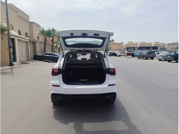 Car image 24