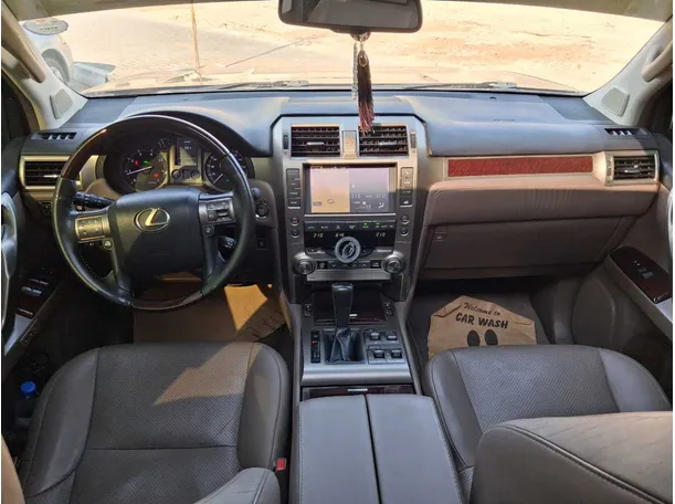 Car image 19