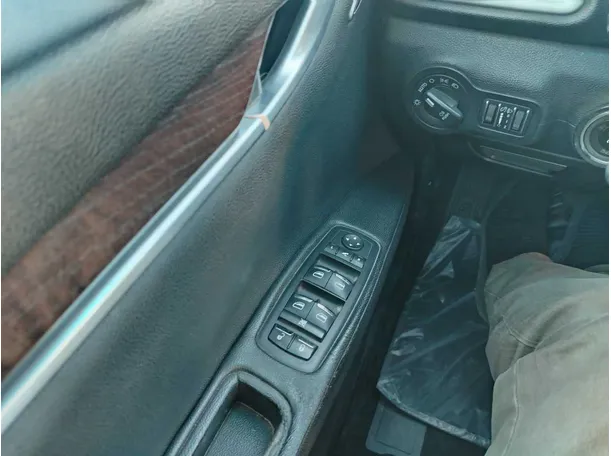 Car image 29
